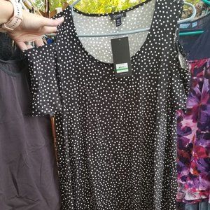 Large Jones New York Cold Shoulder High-Low top. New, with tags still attached.